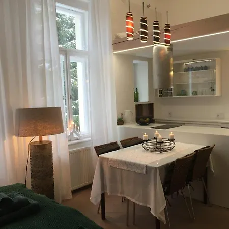 Anna Apartman *